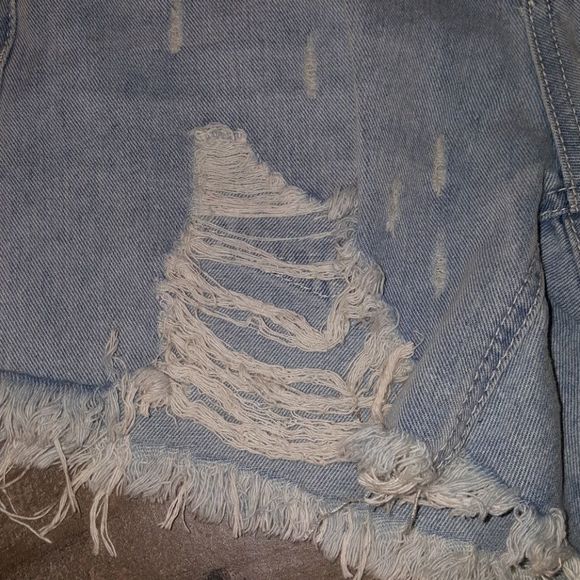 ⭐NWT Hot Kiss Distressed Mid Rise Shorts - Picture 2 of 8